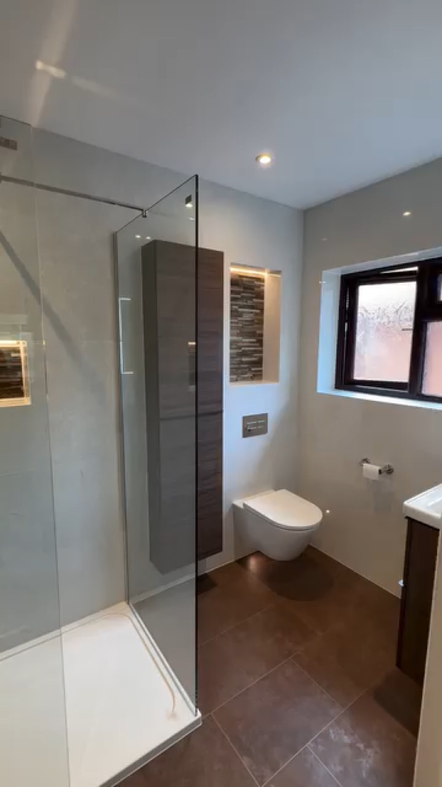 Modern en-suite in Weybridge with sleek, glossy finishes